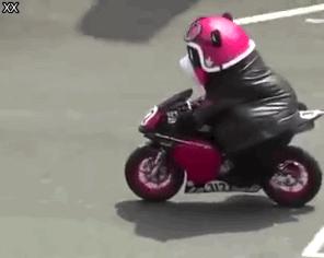 DƬ